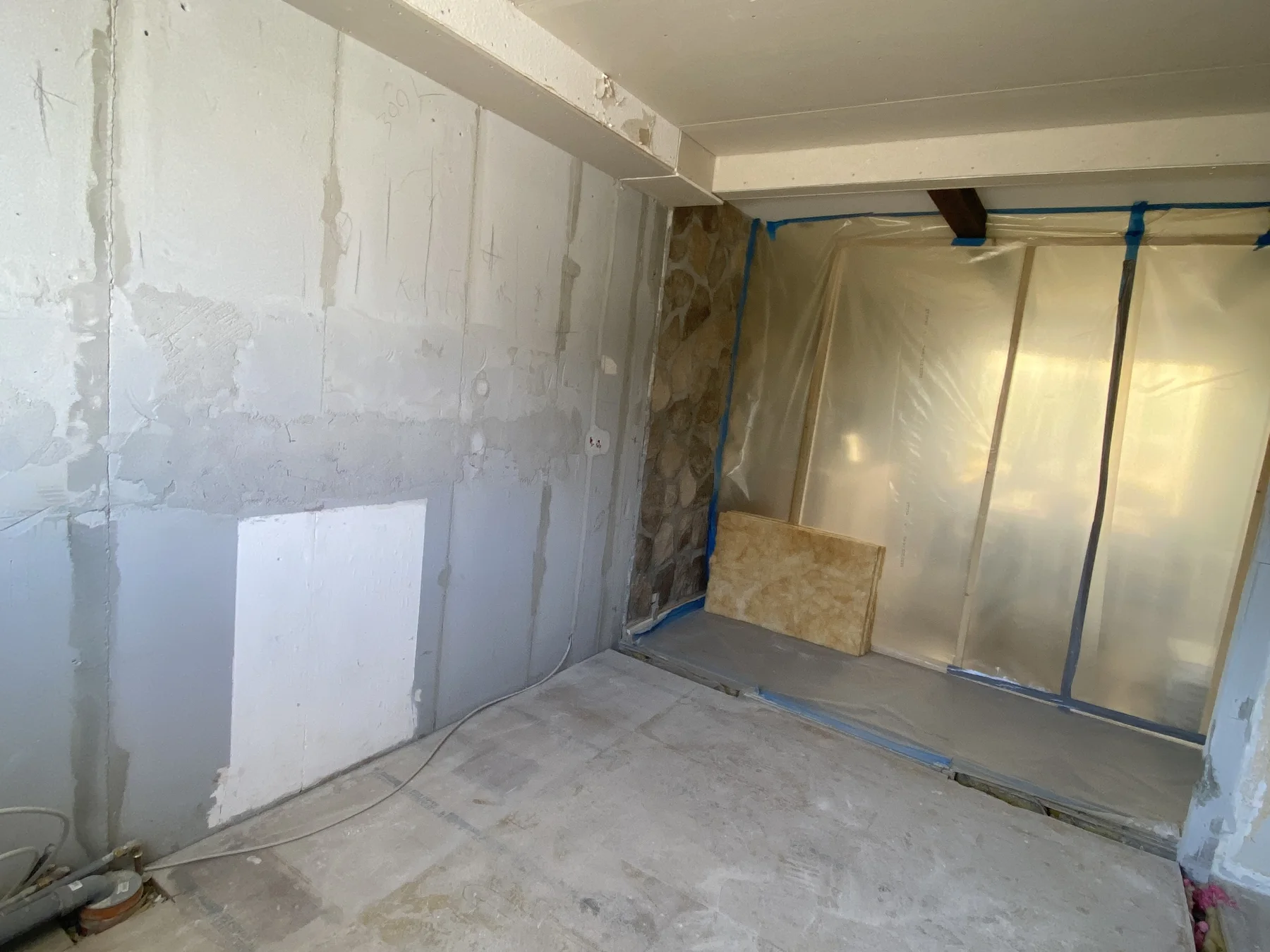 Kitchen and entrance connected after the structural alteration